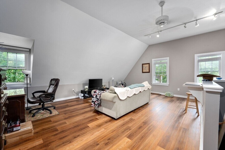 More Photos Of 37 School St, Hyannis Apartments For Sale