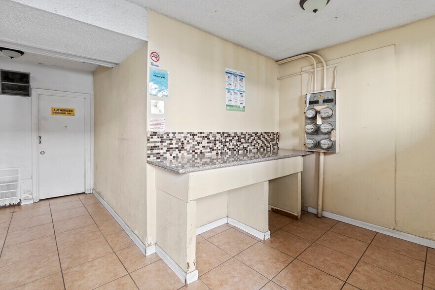 More Photos Of 21921 Lanark St, Canoga Park Apartments For Sale