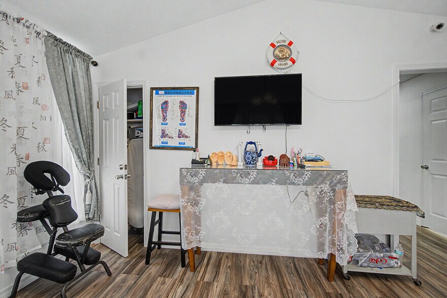 More Photos Of 71 Midtown Park W, Mobile Medical For Sale