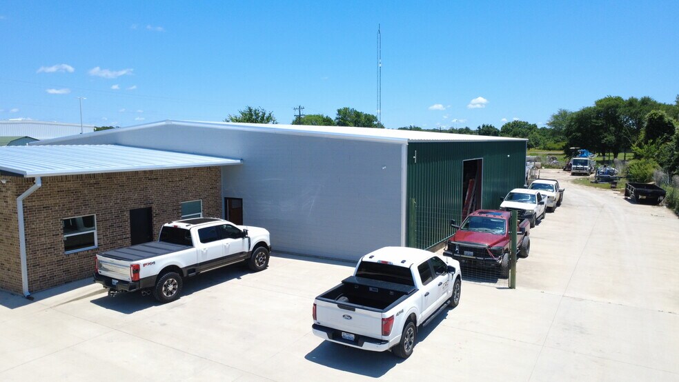 More Photos Of 7139 Old Hearne Rd, Hearne Warehouse For Sale
