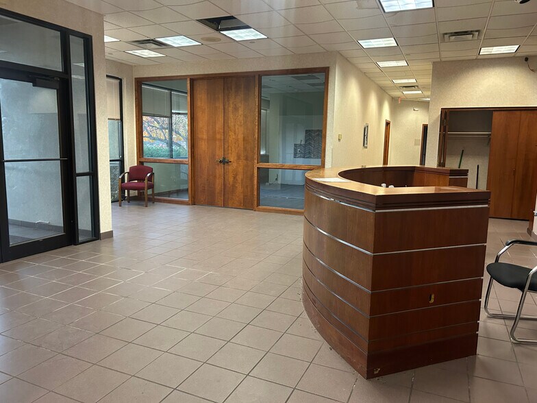 More Photos Of 2805 W Service Rd, Eagan Warehouse For Sale