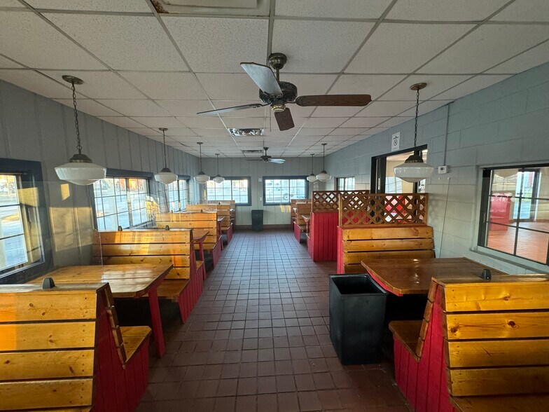 More Photos Of 109 Broad St, Hawkinsville Restaurant For Sale