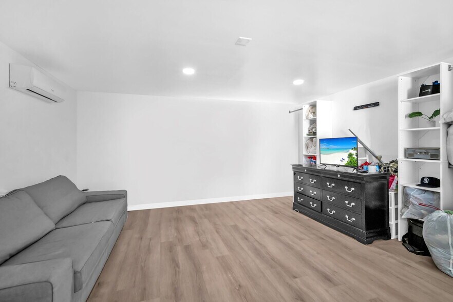 More Photos Of 7151 Taft St, Hollywood Office Residential For Sale