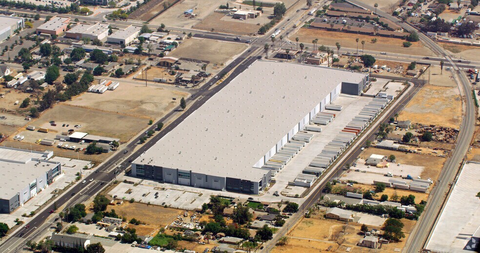 More Photos Of 1070 S Waterman Ave, San Bernardino Distribution For Lease