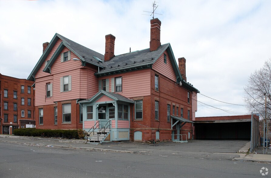 More Photos Of 693 Dwight St, Holyoke Office For Sale