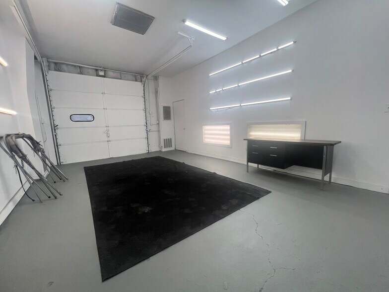 More Photos Of 7112 Blondo St, Omaha Auto Dealership For Sale