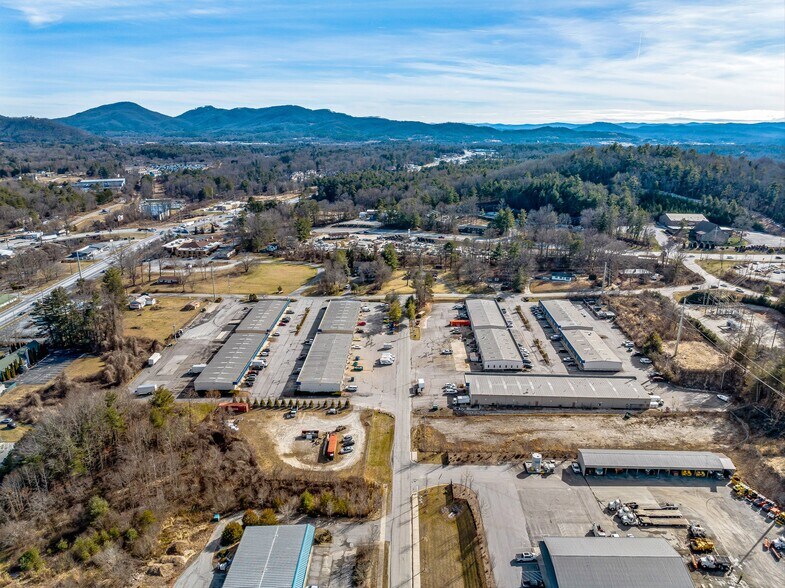 More Photos Of 44 Buck Shoals Rd, Arden Unknown For Lease