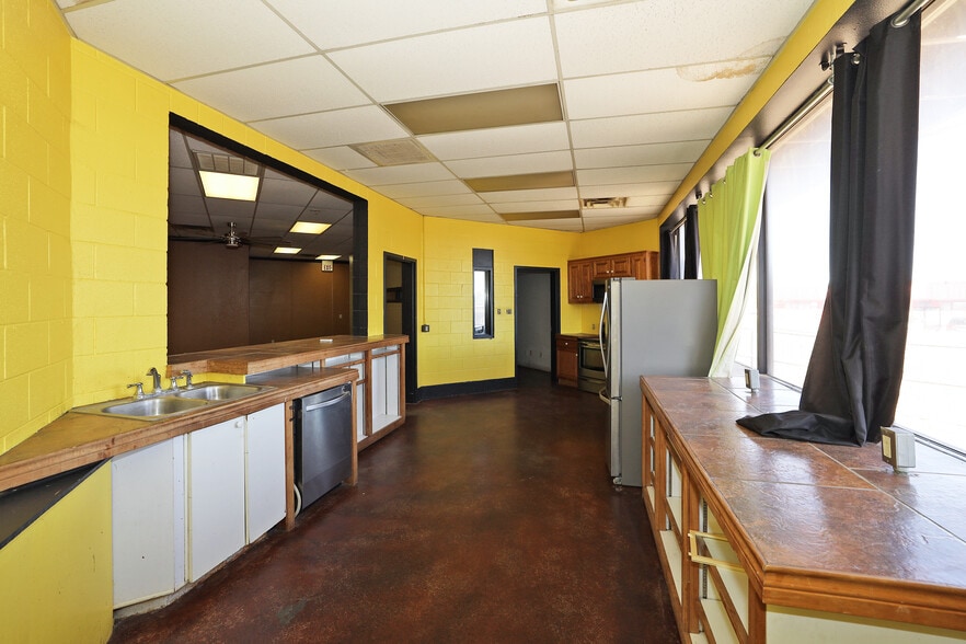 More Photos Of 4001 River Rd, Amarillo Convenience Store For Lease