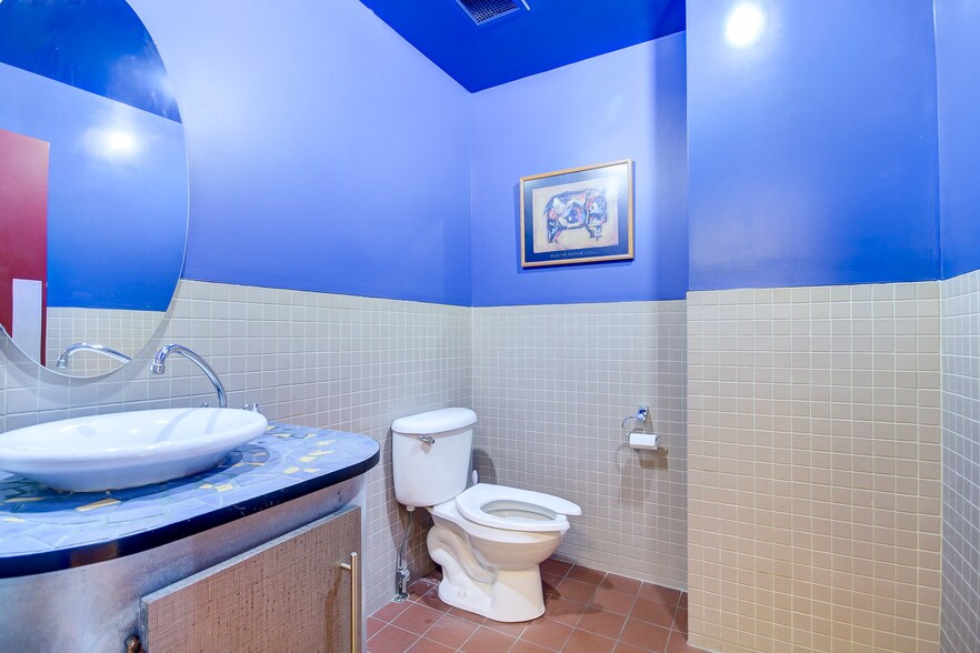 More Photos Of 75 Prom Du Portage, Gatineau Storefront Retail Office For Sale