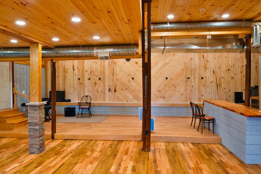 More Photos Of 5984 W South Range Rd, Salem Service For Sale