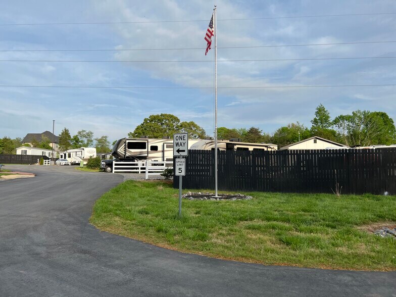 More Photos Of 141 Dishman Ln, Statesville Trailer Camper Park For Sale