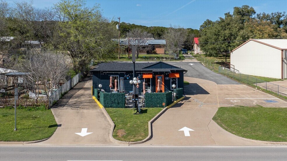 More Photos Of 608 SW Big Bend Trl, Glen Rose Restaurant For Sale