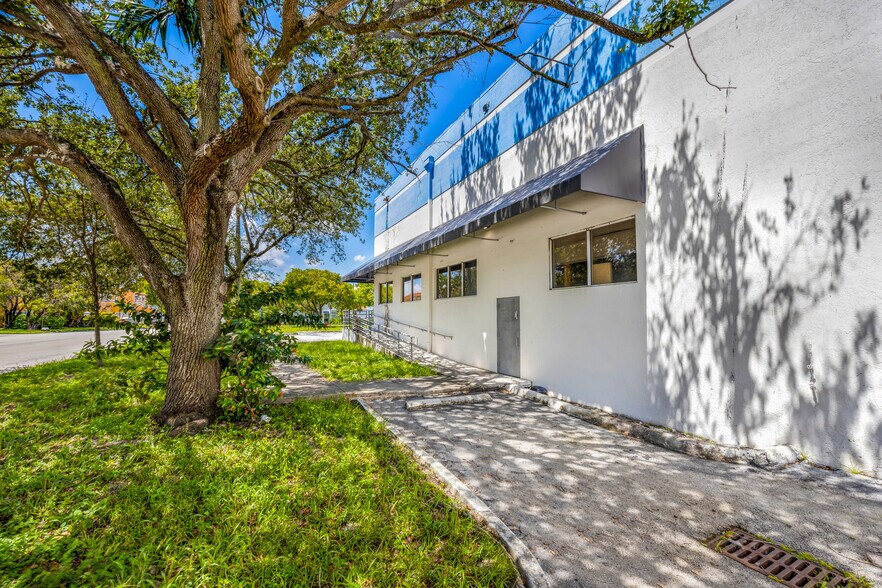 More Photos Of 2601 NW 105th Ave, Miami Warehouse For Sale