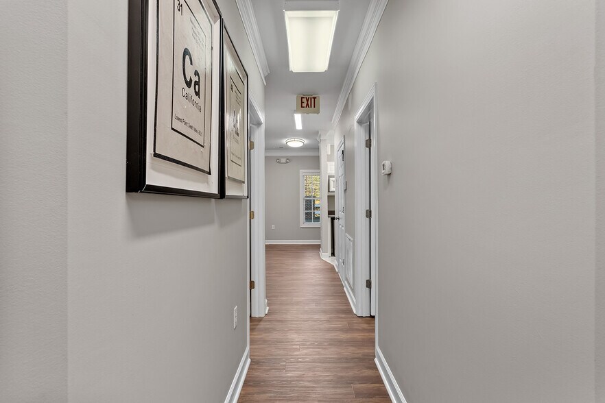 More Photos Of 6501 Creedmoor Rd, Raleigh Office Residential For Lease