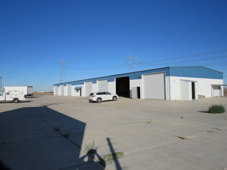 More Photos Of 12080 Rancho Rd, Adelanto Service For Lease