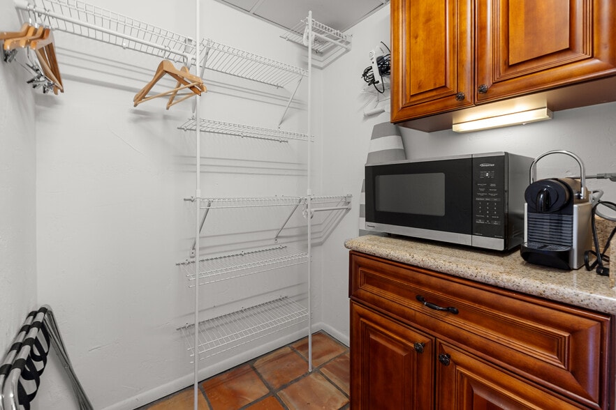 More Photos Of 1608 Lake Ave, West Palm Beach Hotel For Sale