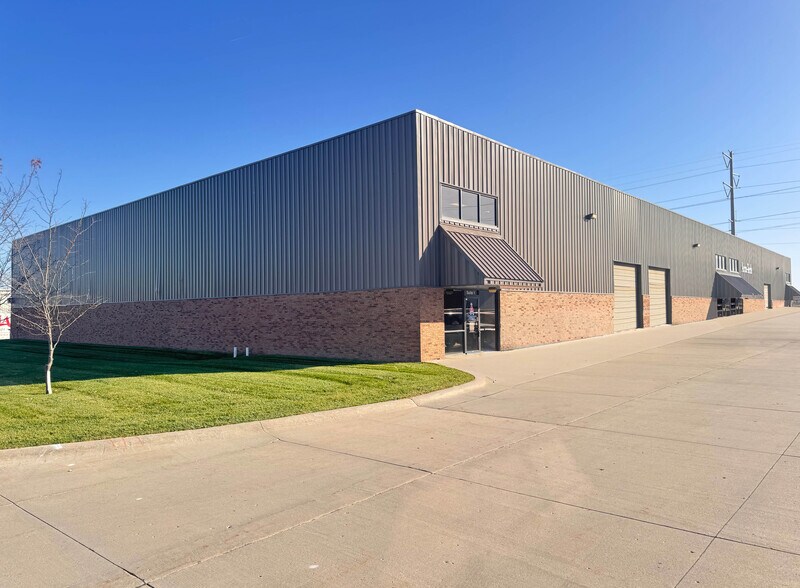 Primary Photo Of 13231 Centennial Rd, Omaha Warehouse For Lease