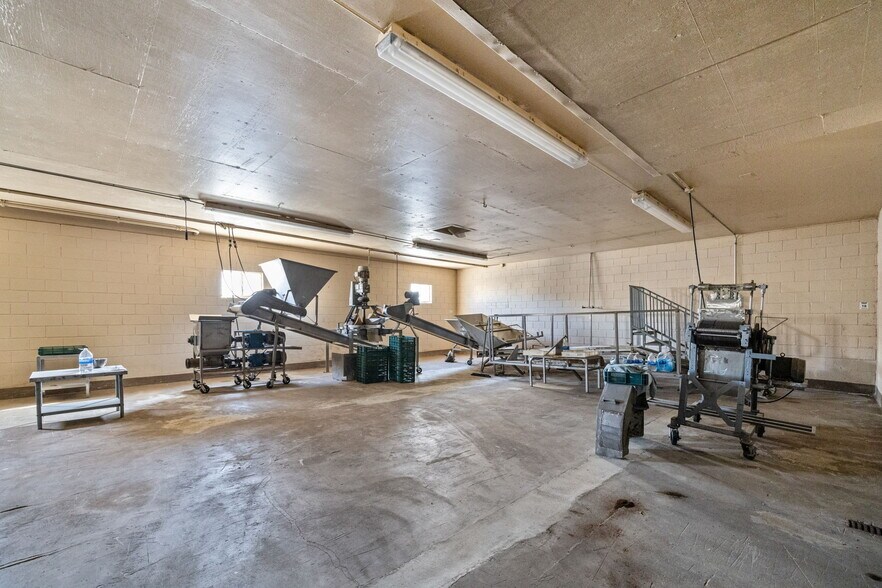 More Photos Of 82291 Avenue 61, Thermal Distribution For Sale