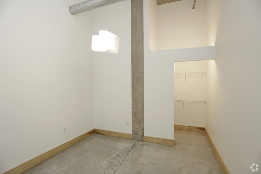 More Photos Of 117 W 20th St, Kansas City Apartments For Lease