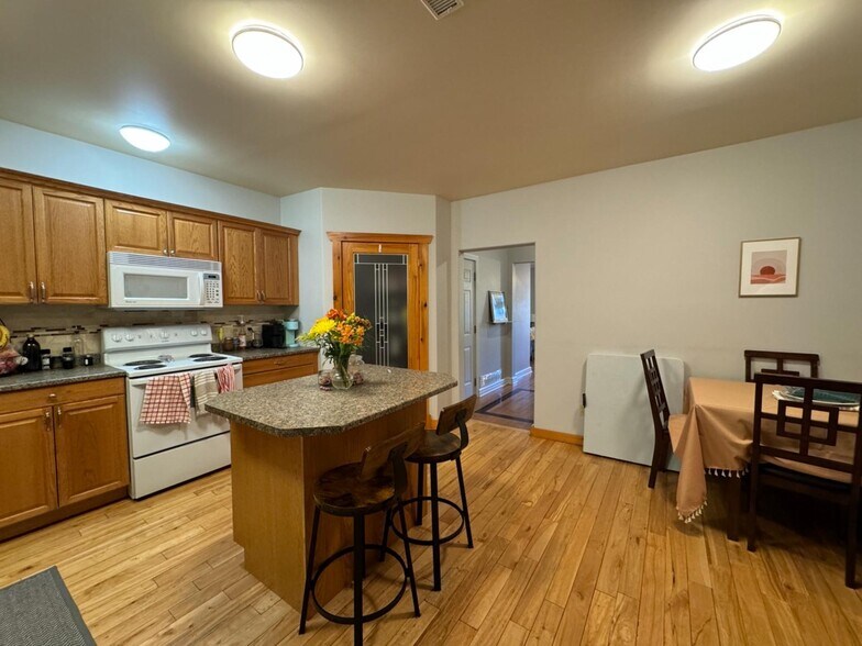 More Photos Of 7 E Water St, Little Curren General Retail For Sale