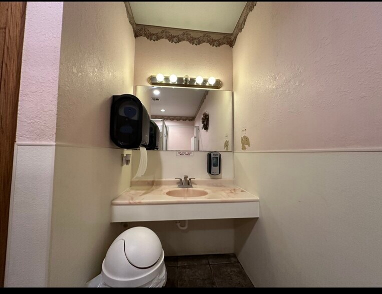 More Photos Of 524 S Dawson St, Meeker General Retail For Sale