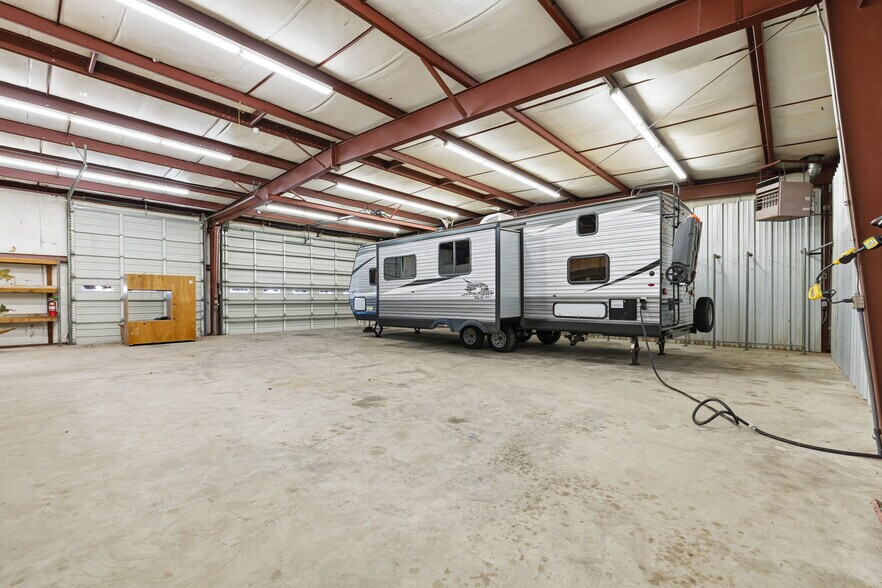 More Photos Of 1510 Amity Ln, El Reno Industrial For Lease