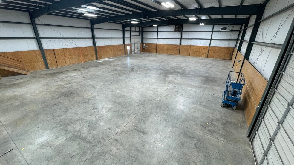 More Photos Of 220 Scotland Dr, Alabaster Warehouse For Lease