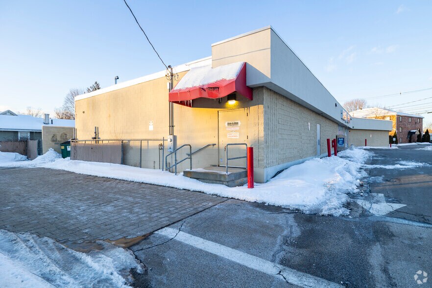 More Photos Of 130 W Hancock St, Manchester Freestanding For Sale