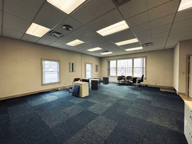 More Photos Of 2815 E Michigan Ave, Jackson Bank For Sale