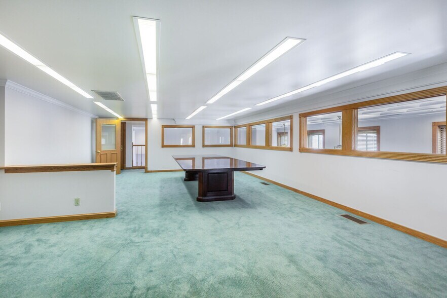 More Photos Of 772 W Main St, Lake Geneva Loft Creative Space For Lease