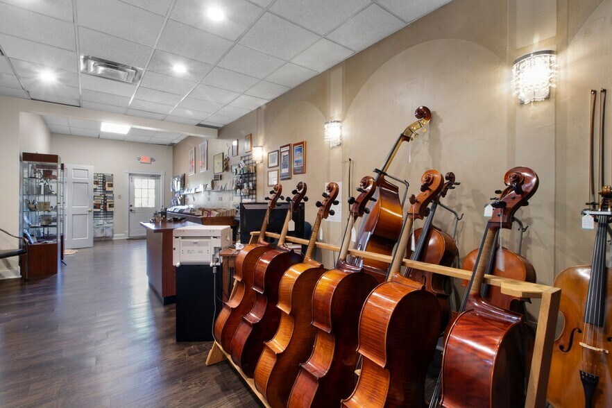 More Photos Of 1121 S Rangeline Rd, Carmel Storefront For Lease