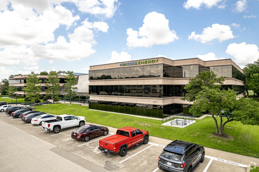 Primary Photo Of 17300 N Dallas Pky, Dallas Office For Lease