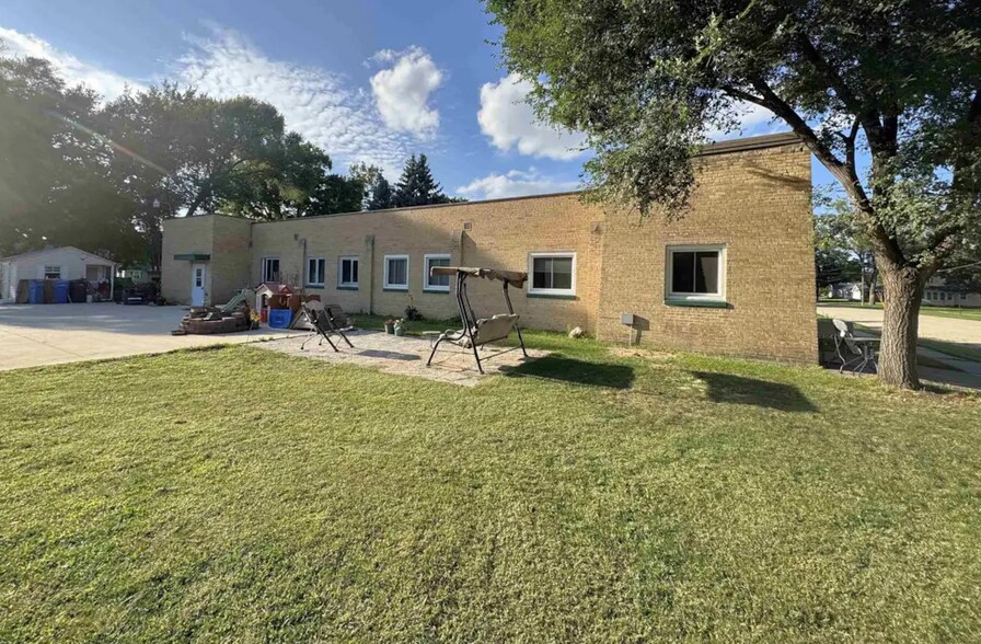 More Photos Of 605 E 4th Ave, Brodhead Office For Sale