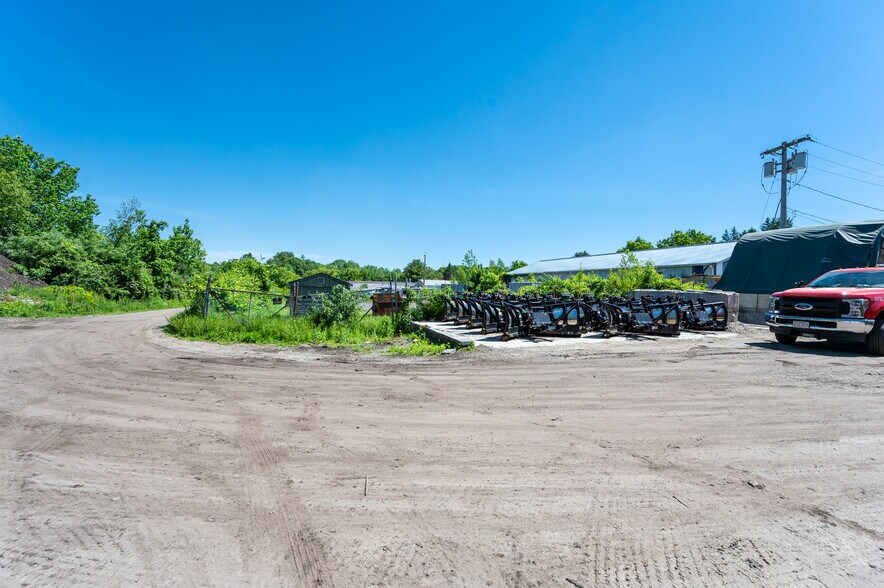 More Photos Of 86 Newburyport Tpke, Newbury Auto Dealership For Sale