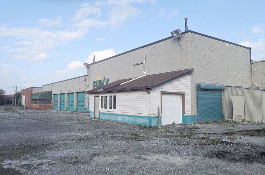 More Photos Of 555 Orchard Park Rd, West Seneca Warehouse For Lease