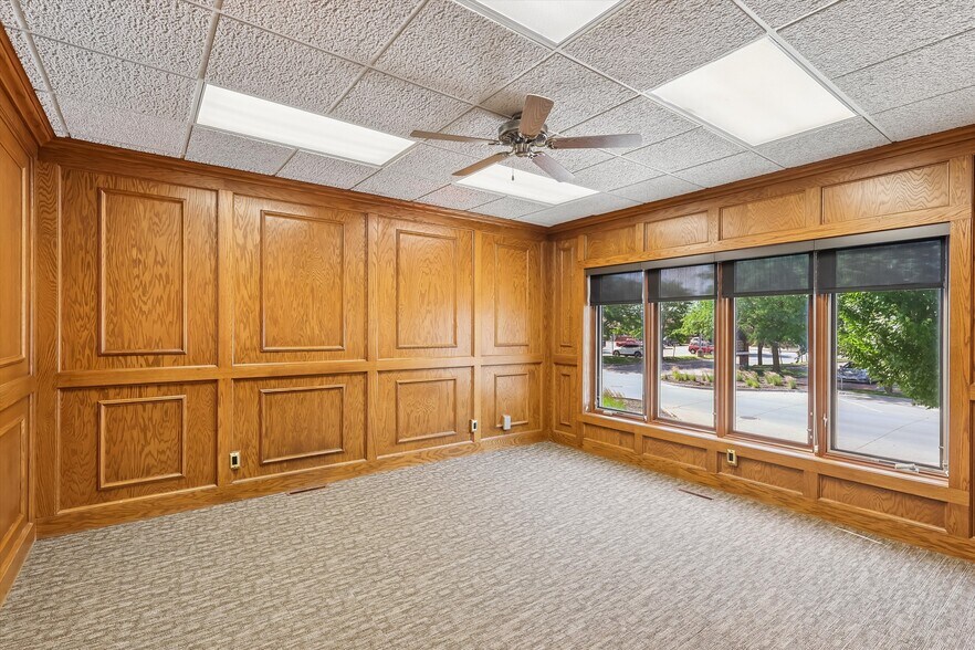 More Photos Of 535 Main St, Ames Office For Lease