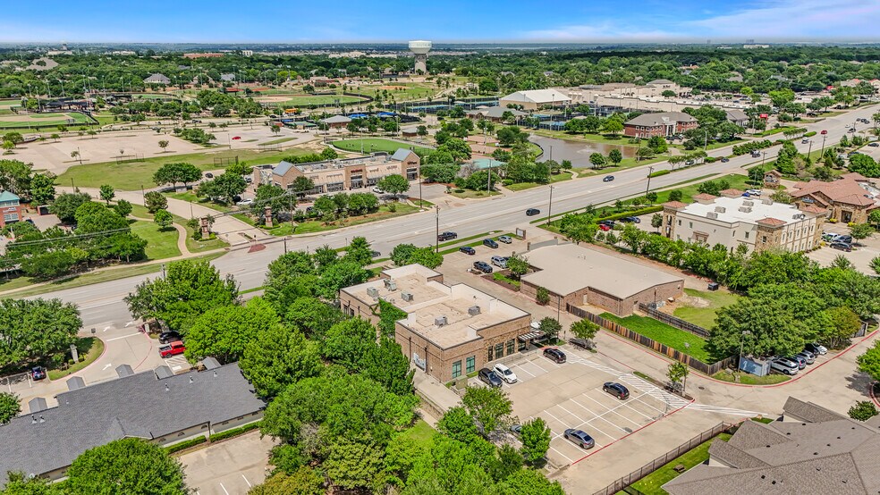 More Photos Of 445 W Southlake Blvd, Southlake Freestanding For Lease