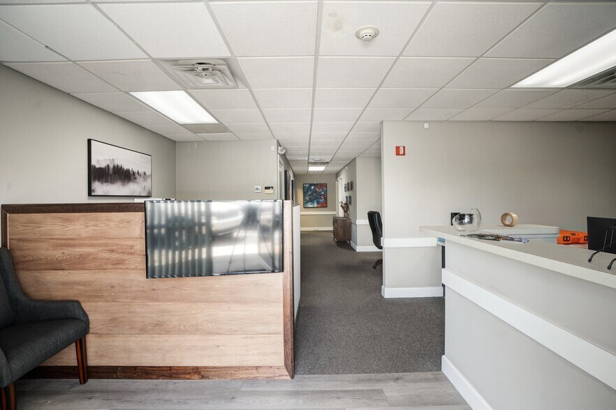 More Photos Of 1882 Porter Lake Dr, Sarasota Light Manufacturing For Lease
