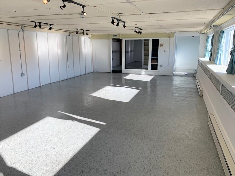 More Photos Of 1049 Tiogue Ave, Coventry Showroom For Lease