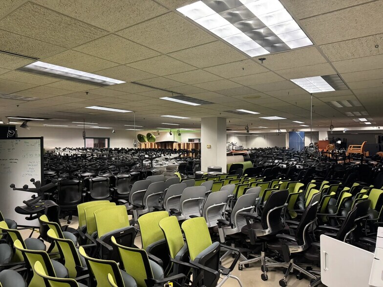 More Photos Of 8 Nutmeg Rd S, South Windsor Light Manufacturing For Lease