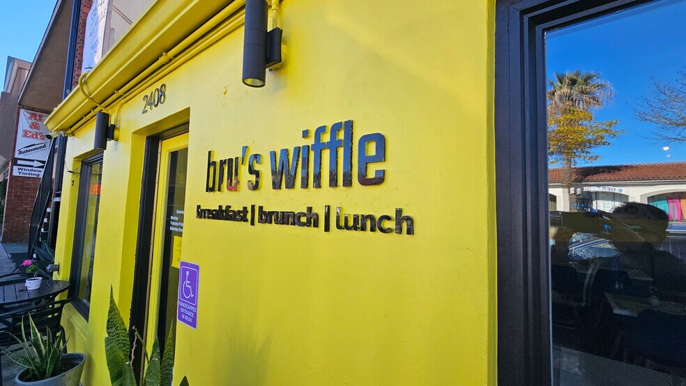 More Photos Of 2406-2408 Wilshire Blvd, Santa Monica Restaurant For Lease