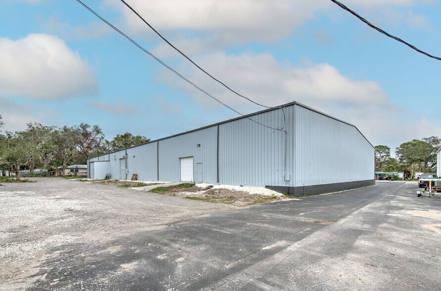 More Photos Of 2250 10th St SE, Largo Distribution For Sale