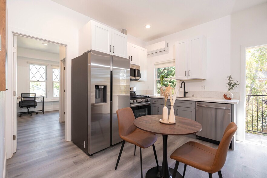 More Photos Of 1016 W 21st St, Los Angeles Apartments For Sale