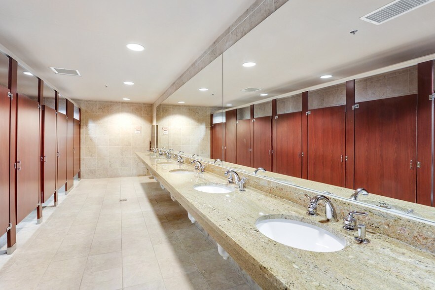 More Photos Of 3350 Greenbriar Pky SW, Atlanta Movie Radio TVStudio For Lease