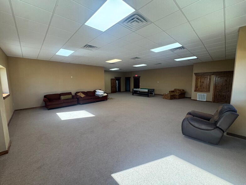 More Photos Of 13307 Western Oak Dr, Helotes Warehouse For Lease