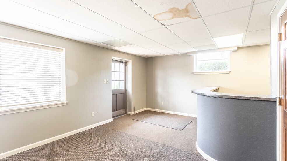 More Photos Of 1250 Franklin Ave, Brookville Office For Sale