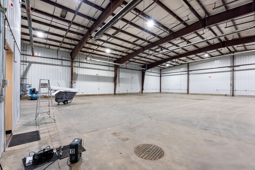 More Photos Of 2150 Victor Pl, Colorado Springs Distribution For Lease