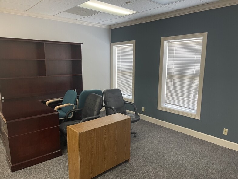 More Photos Of 1309 Briarville Rd, Madison Office For Lease