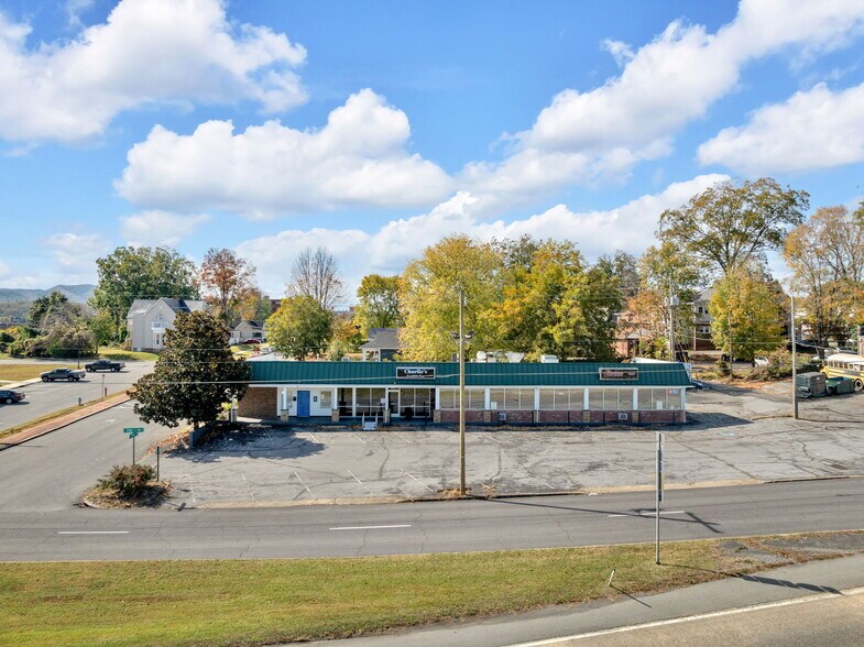 More Photos Of 401 Elm St, Johnson City Freestanding For Sale