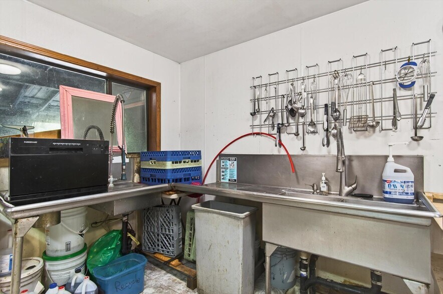 More Photos Of 50316 Columbia River Hwy, Scappoose Restaurant For Sale